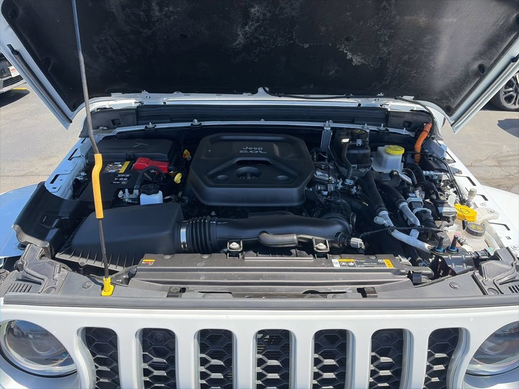 Used 2023 Jeep Wrangler Unlimited Sahara w/ Cold Weather Group AWD/4WD image 7