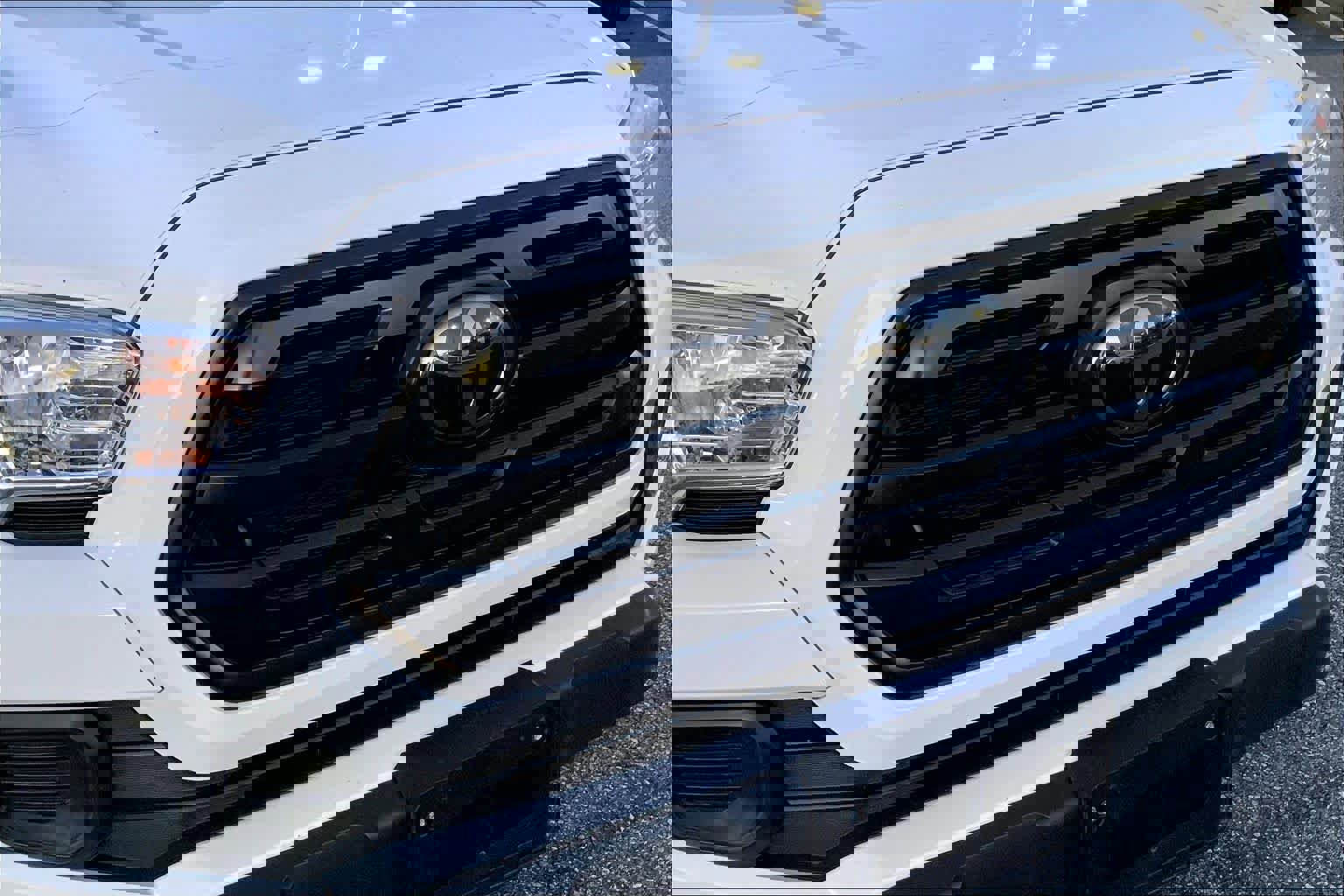 Used 2018 Toyota Tacoma SR image 28