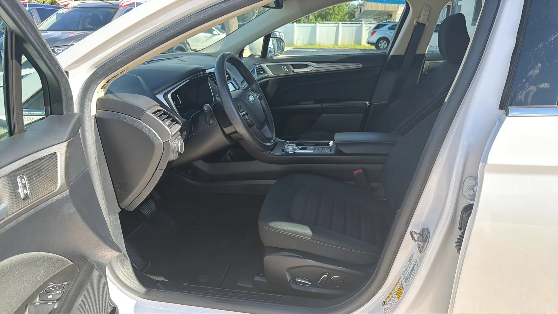 Used 2020 Ford Fusion SE FWD image 18