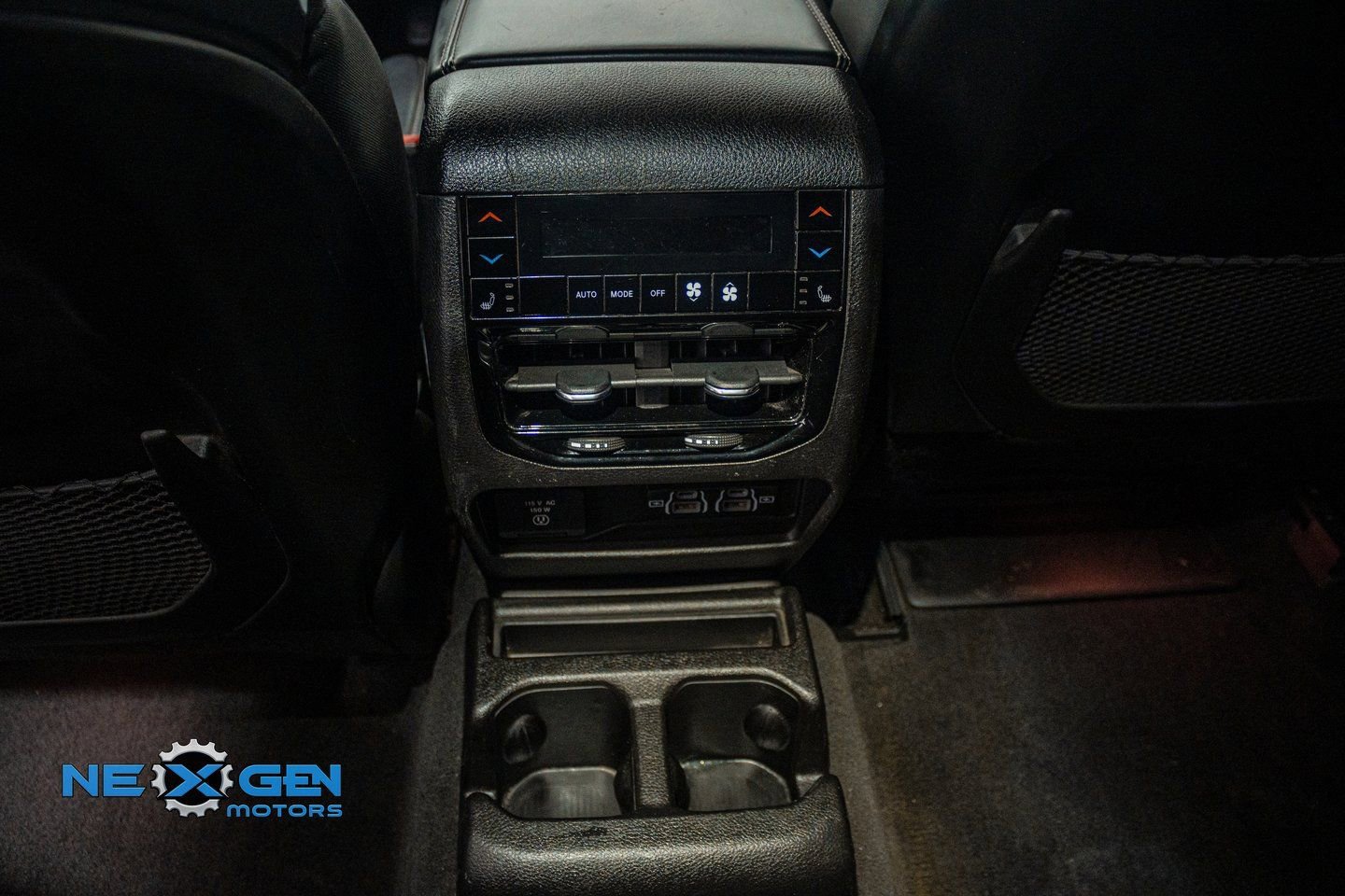 Used 2021 Jeep Grand Cherokee L Overland w/ Luxury Tech Group IV AWD/4WD image 32