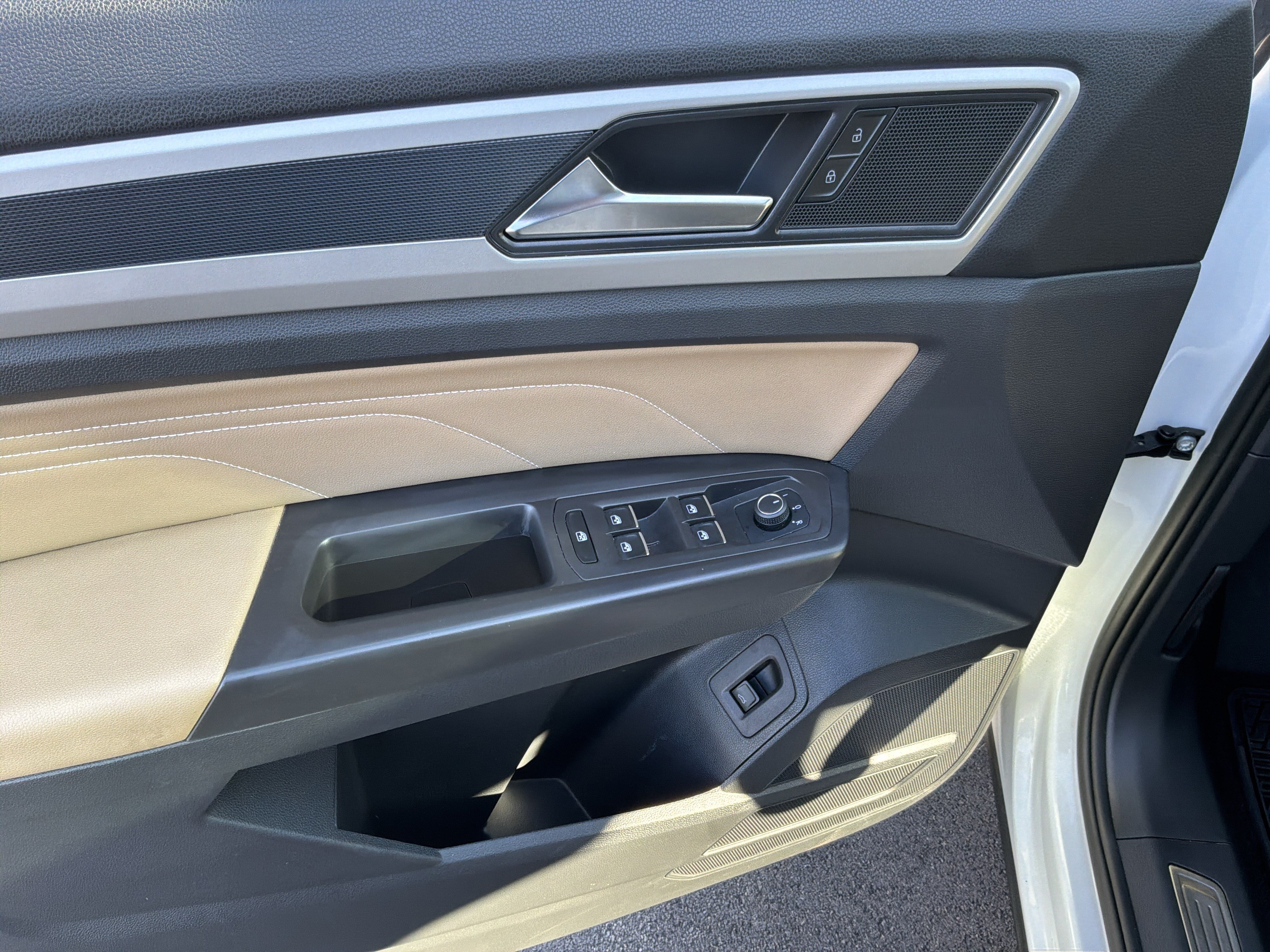 Used 2023 Volkswagen Atlas Cross Sport SE w/ Panoramic Sunroof Package AWD/4WD image 15