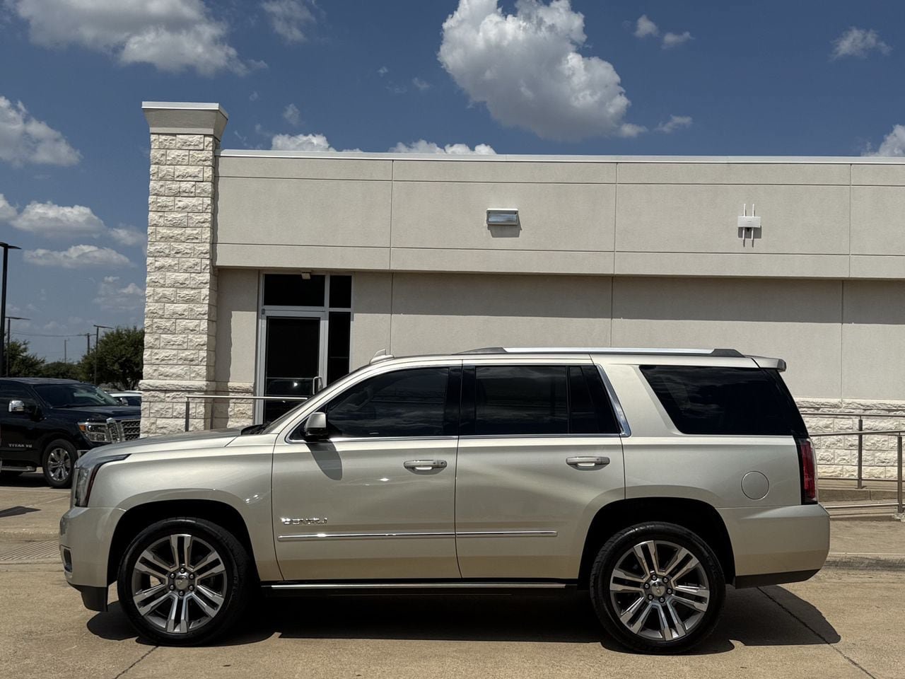 Used 2017 GMC Yukon Denali w/ Open Road Package AWD/4WD image 3