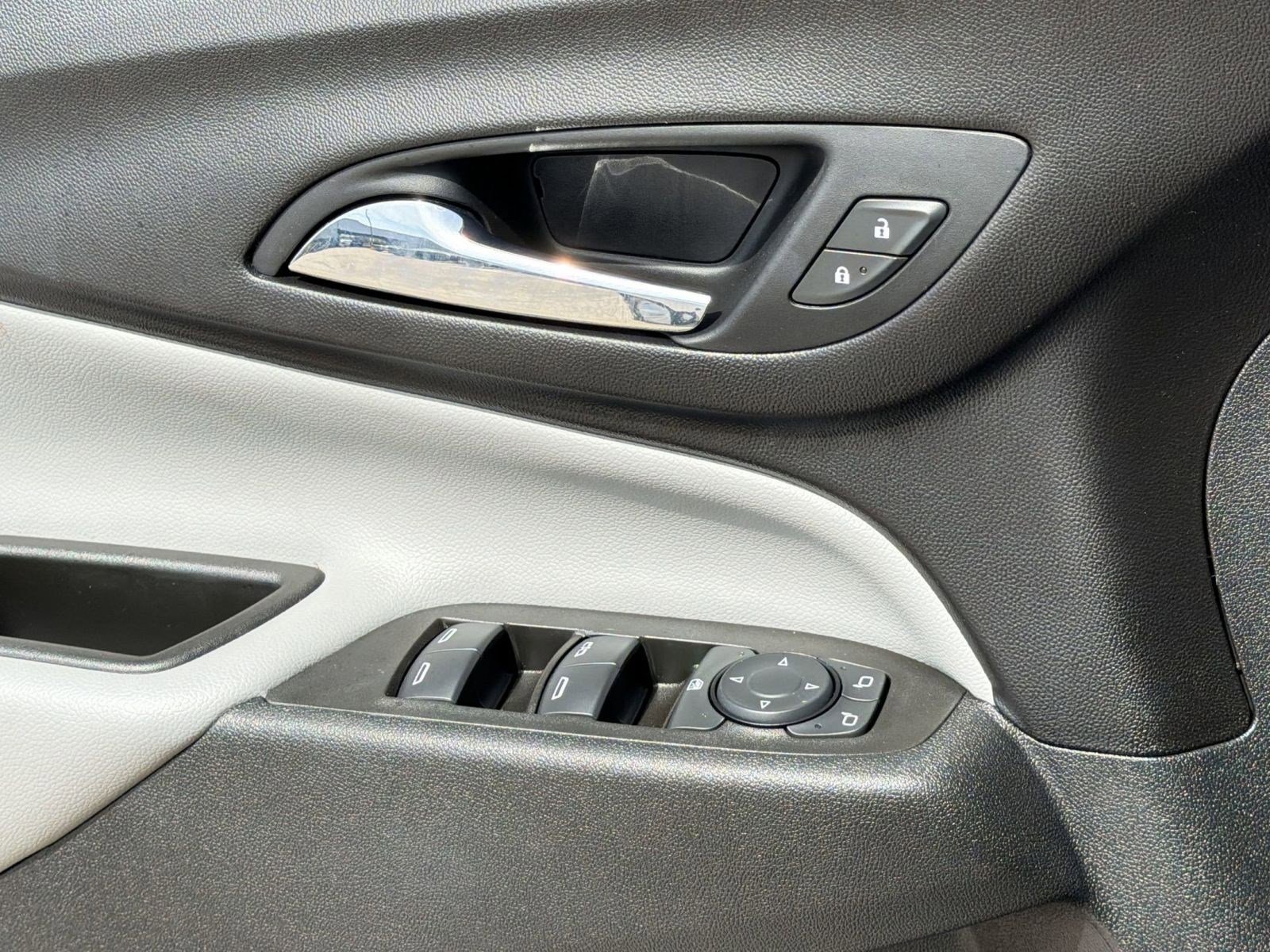 Used 2021 Chevrolet Equinox LS w/ LS Convenience Package image 13