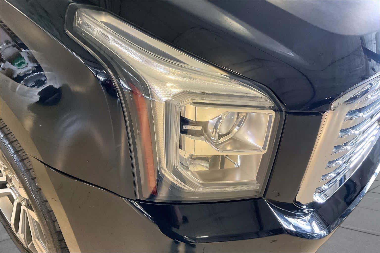 Used 2018 GMC Yukon SLT w/ Premium Edition AWD/4WD image 25