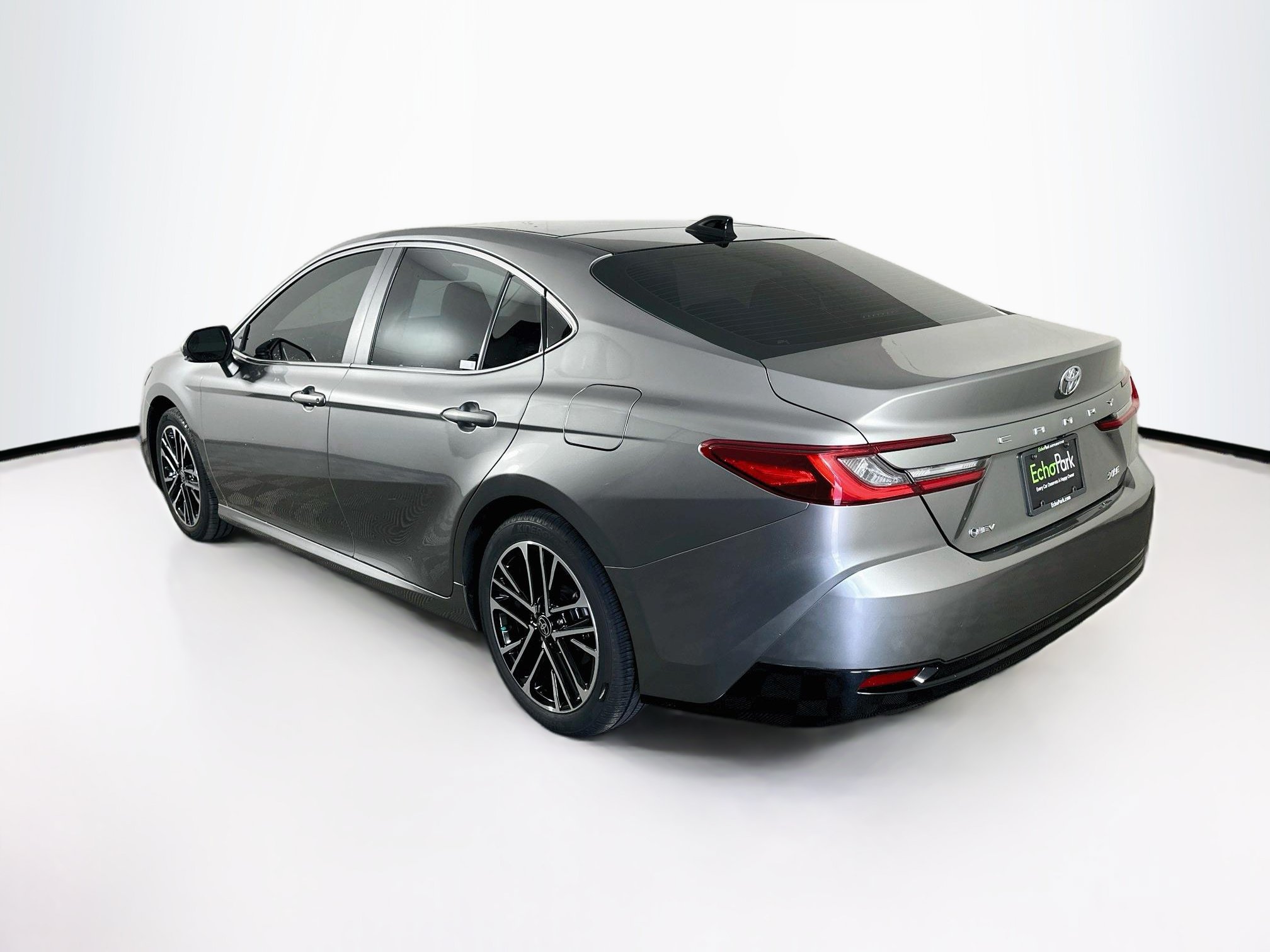 Used 2025 Toyota Camry XLE FWD image 5