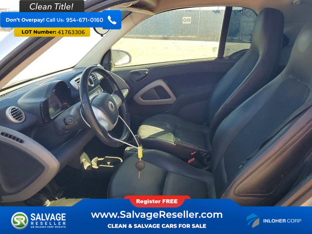 Used 2015 smart fortwo passion RWD image 9
