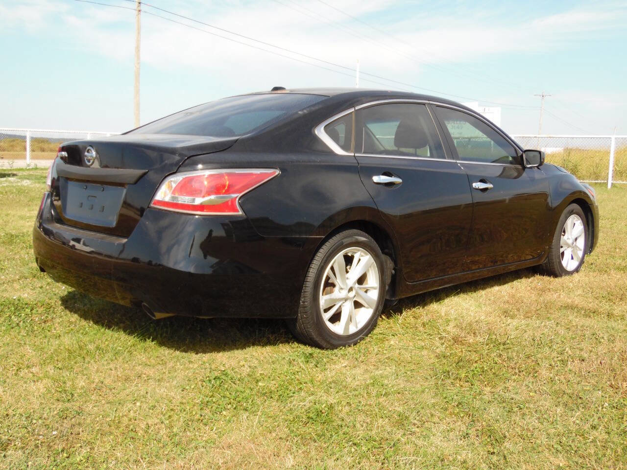 Used 2015 Nissan Altima 2.5 SV image 2