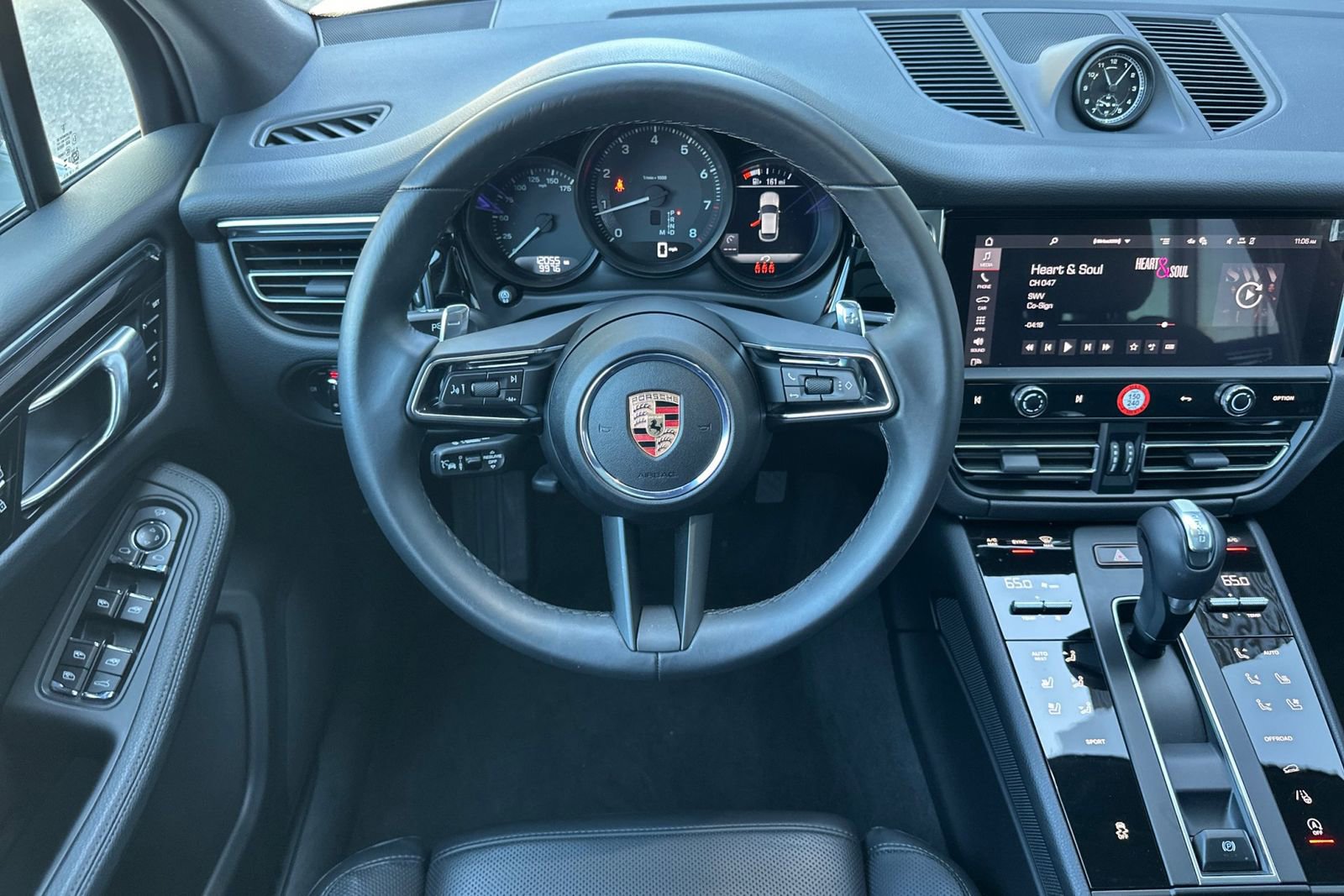 Used 2025 Porsche Macan image 16