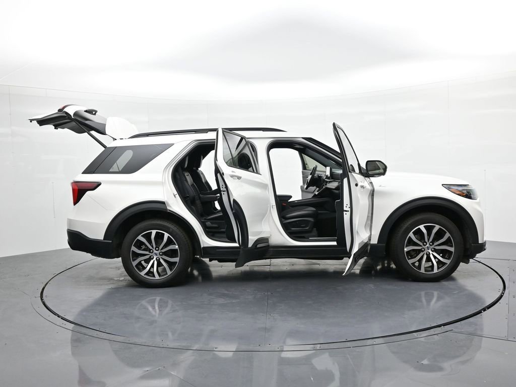 Used 2025 Ford Explorer ST-Line image 25