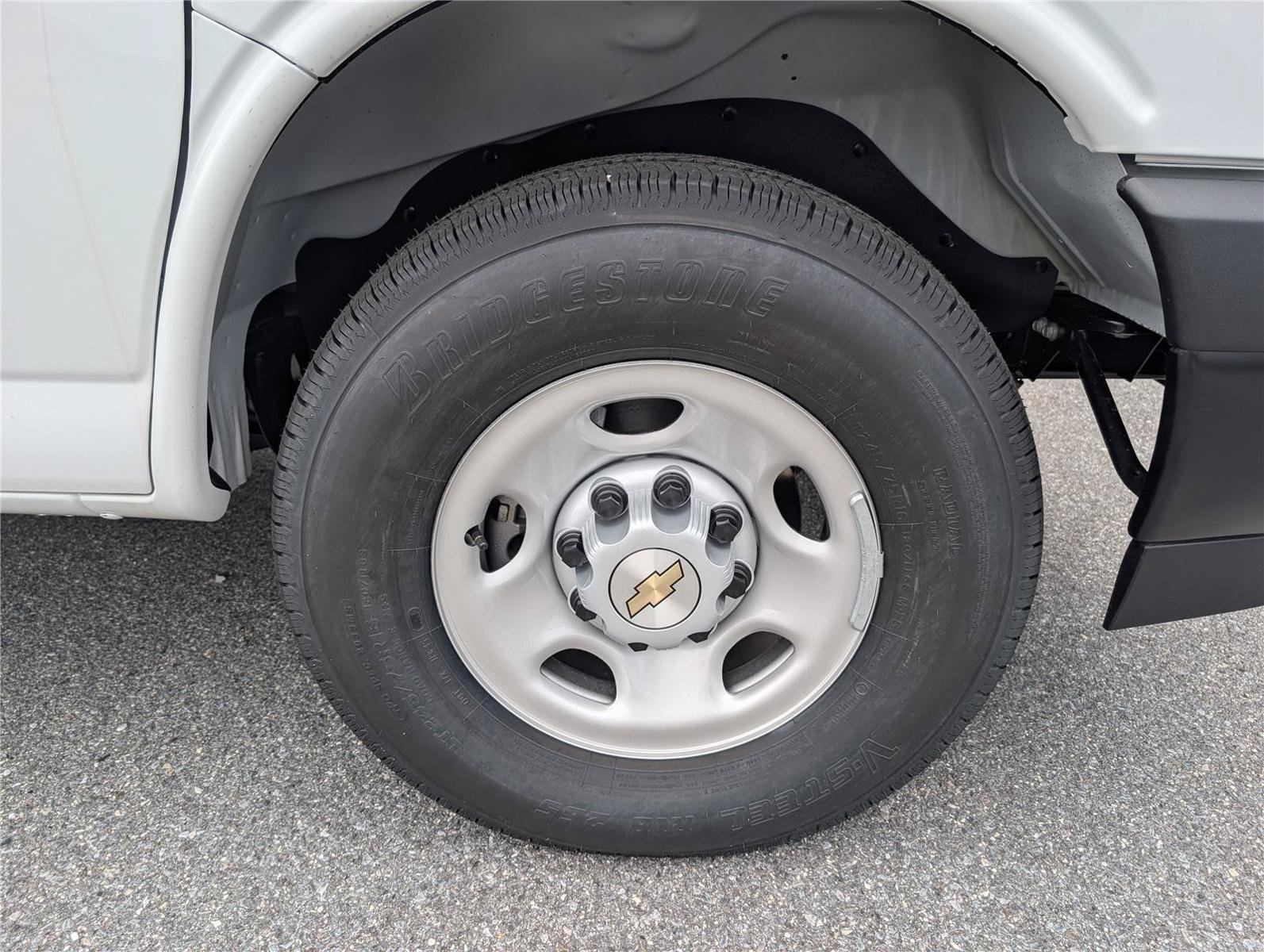 New 2026 Chevrolet Express 3500 RWD image 5