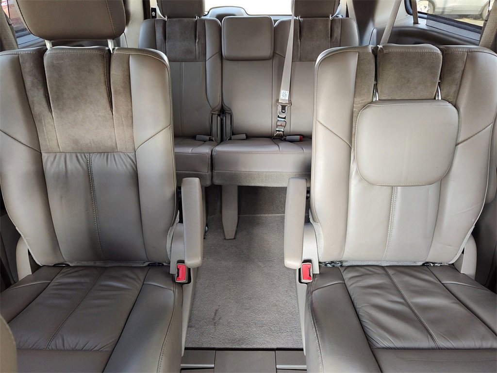 Used 2012 Chrysler Town & Country Limited w/ Luxury Group image 42