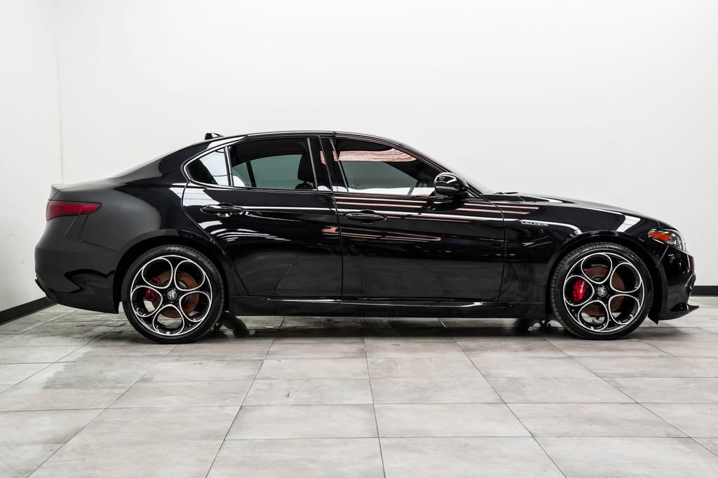 Used 2023 Alfa Romeo Giulia Veloce AWD/4WD image 10