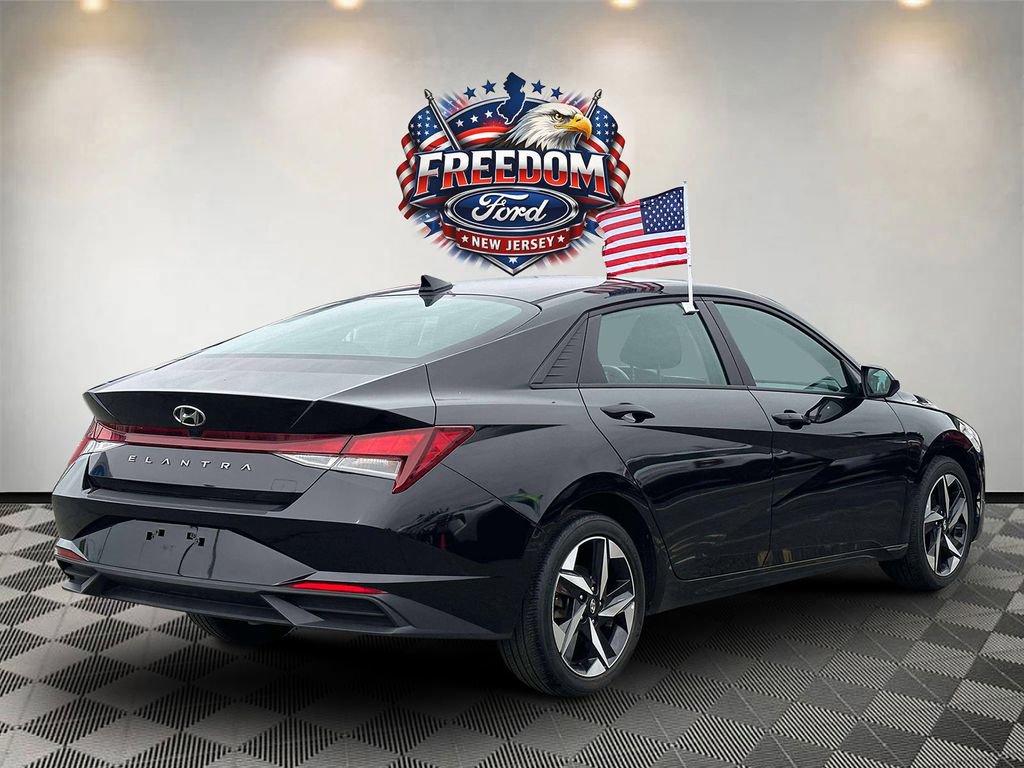 Used 2023 Hyundai Elantra SEL w/ Convenience Package FWD image 4