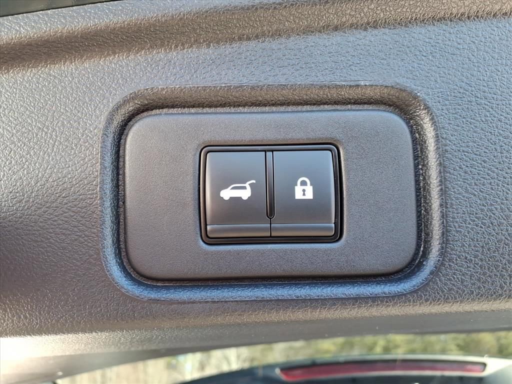 Used 2025 Nissan Pathfinder SL image 10