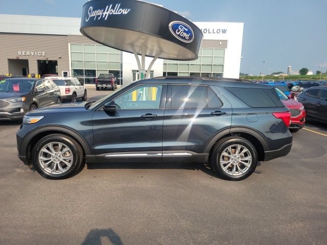 Used 2024 Ford Explorer XLT w/ Equipment Group 202A AWD/4WD image 2