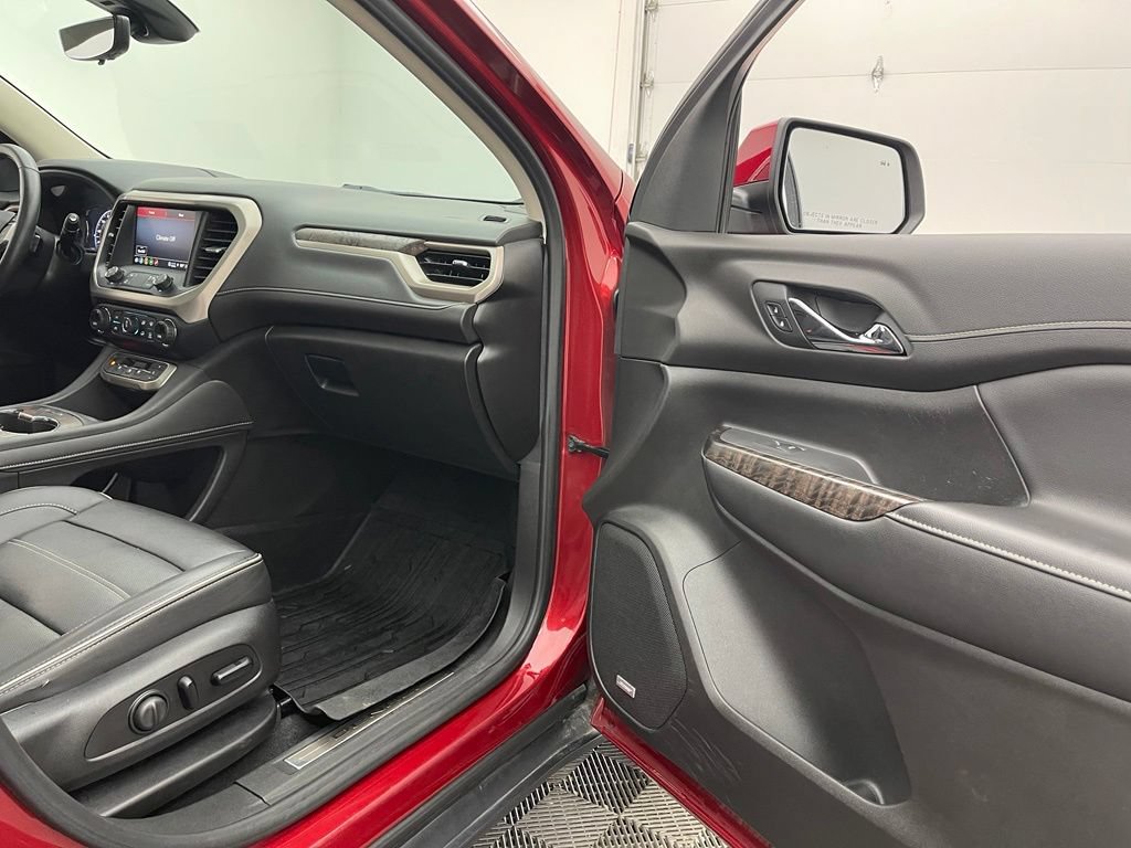 Used 2021 GMC Acadia Denali w/ Denali Technology Package FWD image 35