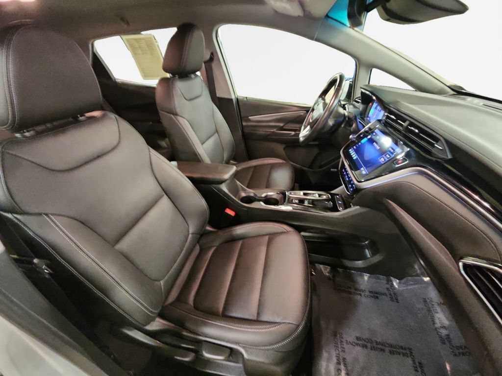 Used 2022 Chevrolet Bolt LT w/ Infotainment Package FWD image 27