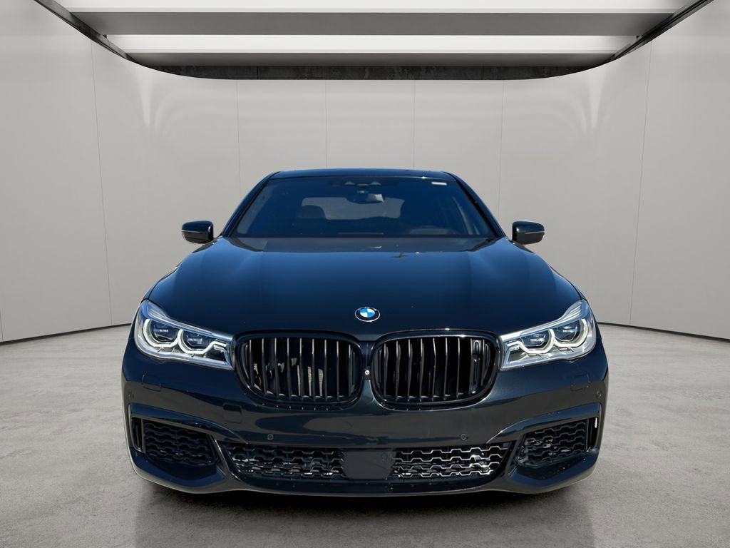 Used 2018 BMW M760i xDrive image 8