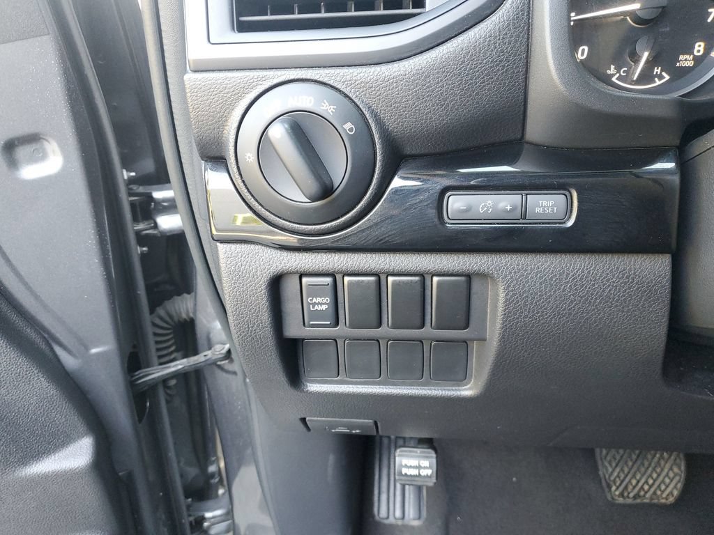 Certified 2024 Nissan Titan SV AWD/4WD image 20