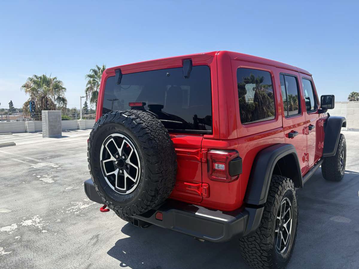 Used 2025 Jeep Wrangler Unlimited Rubicon w/ Convenience Group AWD/4WD image 20