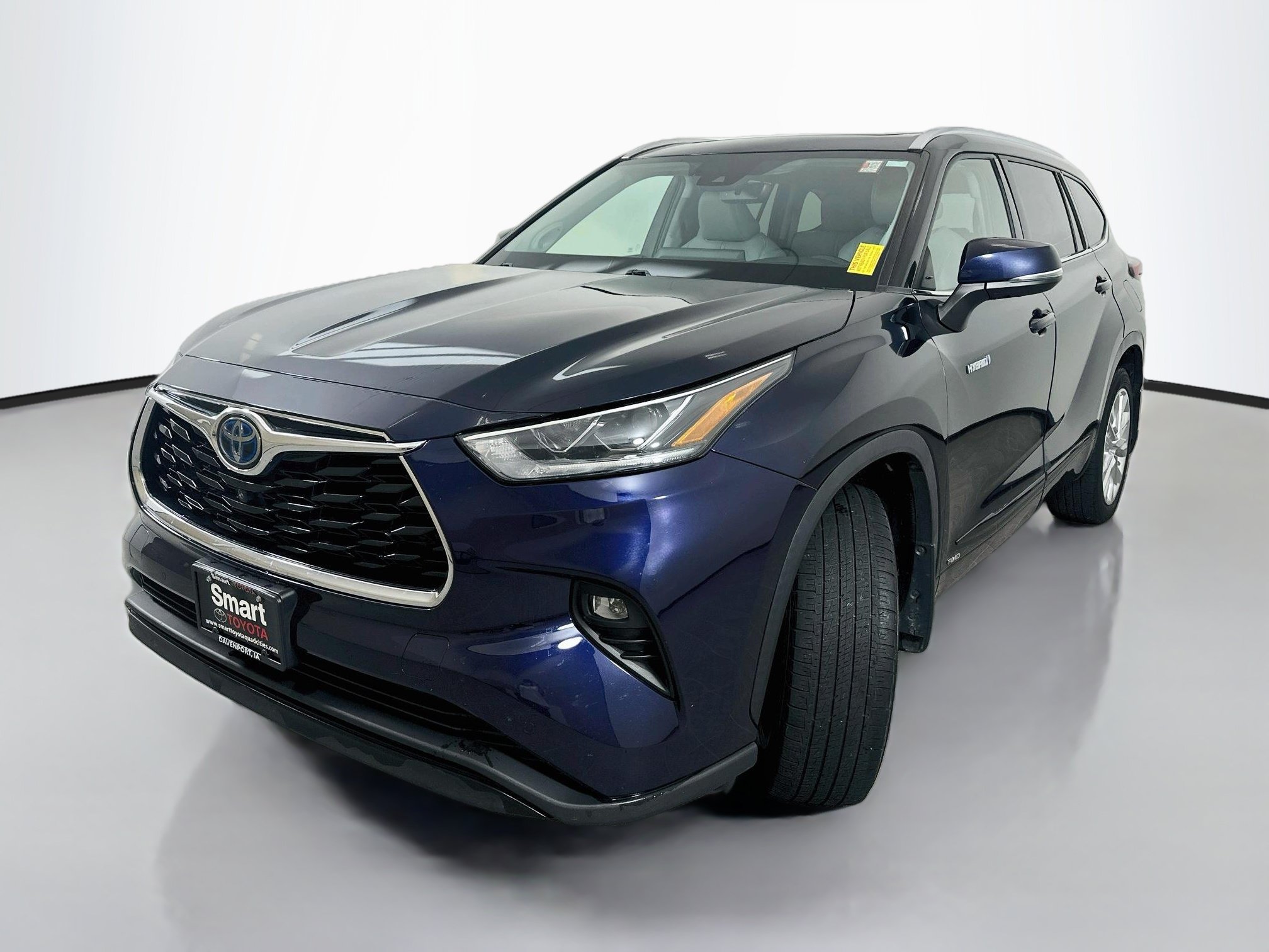 Certified 2020 Toyota Highlander Limited w/ Protection Package #3 AWD/4WD image 3