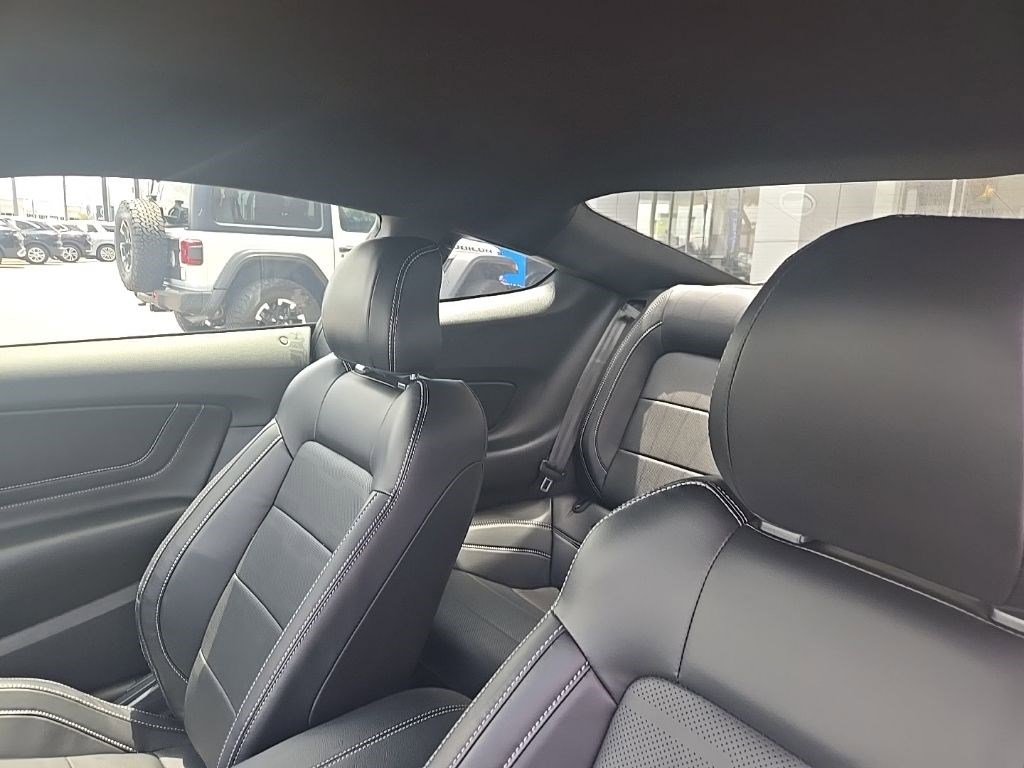 Used 2021 Ford Mustang GT Premium w/ GT Performance Package RWD image 23