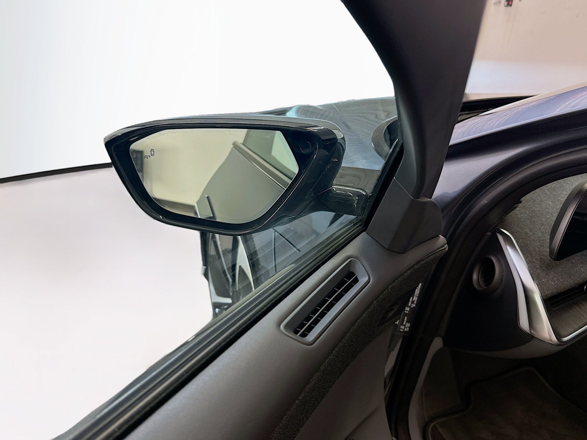 Used 2024 Lucid Air Touring AWD/4WD image 16