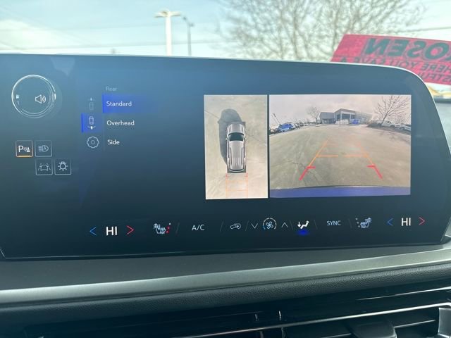 Used 2024 Chevrolet Traverse LT w/ Enhanced Driving Package image 36