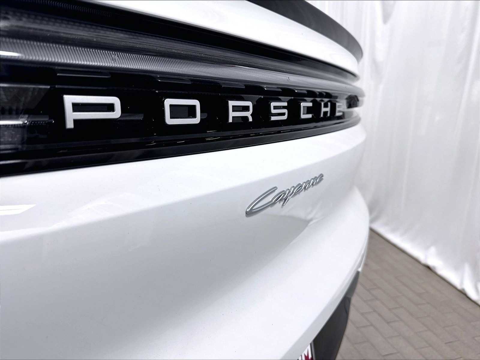 Used 2025 Porsche Cayenne Coupe AWD/4WD image 33