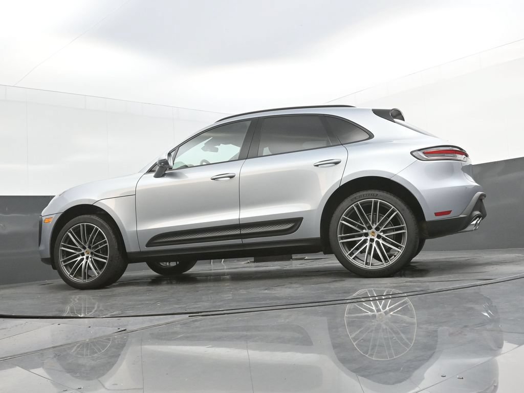 Certified 2026 Porsche Macan AWD/4WD image 30