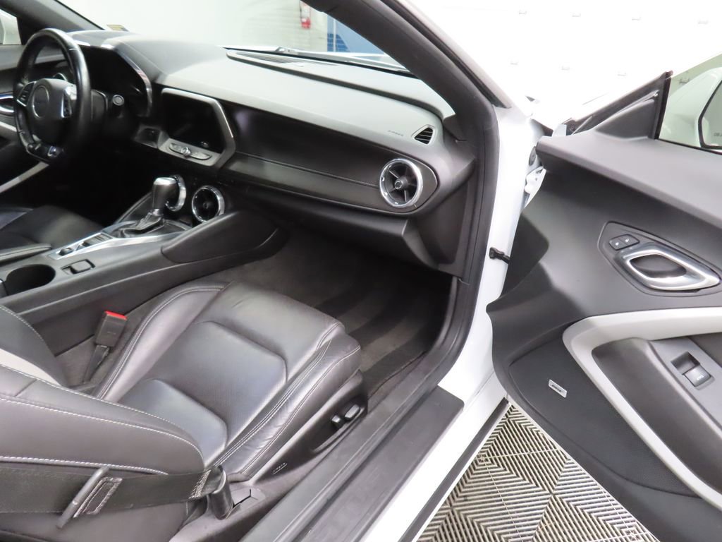 Used 2018 Chevrolet Camaro LT RWD image 27
