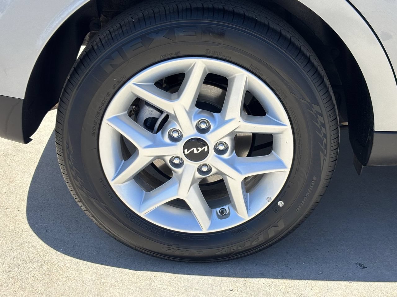 Used 2025 Kia Soul LX w/ LX Technology Package FWD image 7