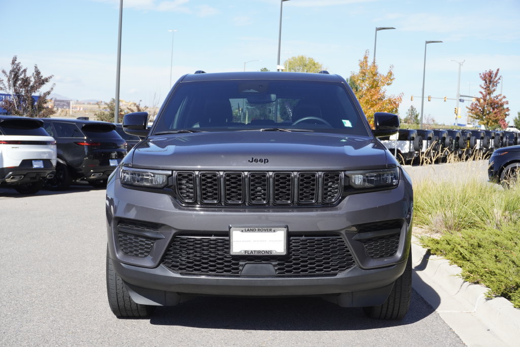 Used 2024 Jeep Grand Cherokee Altitude AWD/4WD image 5