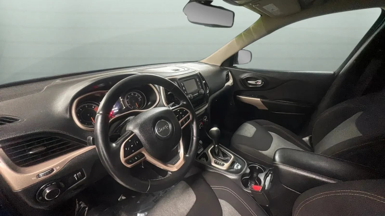 Used 2017 Jeep Cherokee Sport FWD image 19
