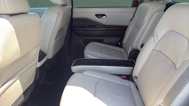 Used 2023 Nissan Pathfinder SL w/ SL Premium Package AWD/4WD image 18