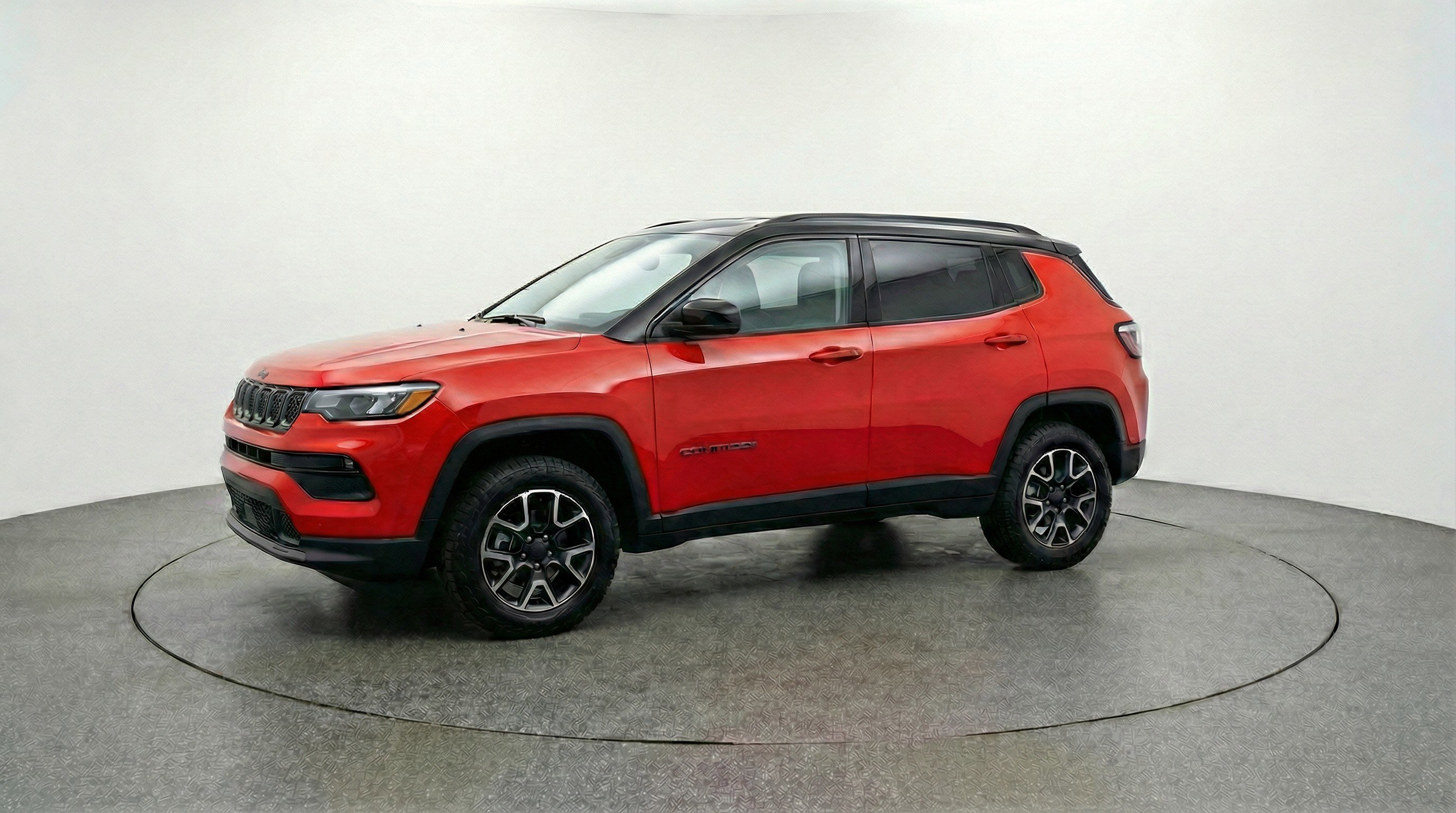 Used 2025 Jeep Compass Trailhawk image 3