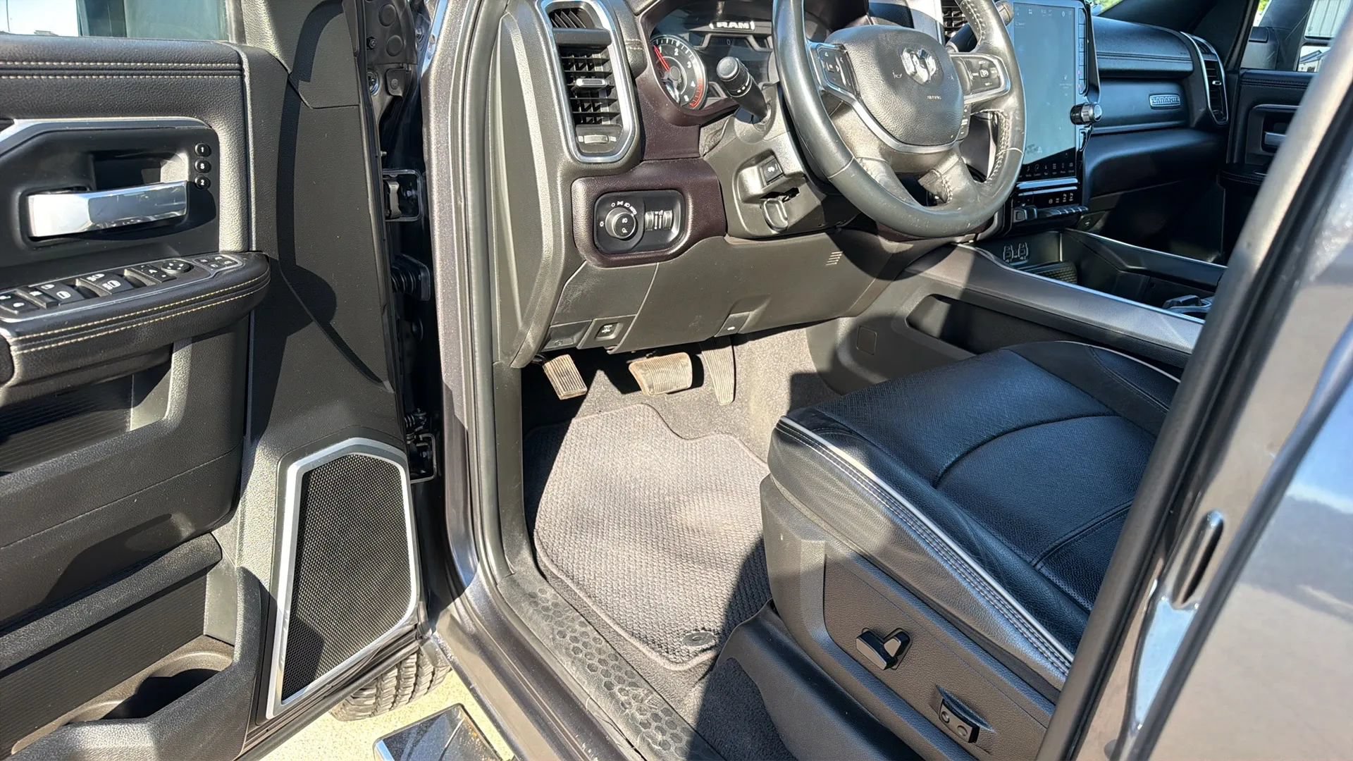 Used 2023 RAM 3500 Laramie AWD/4WD image 57
