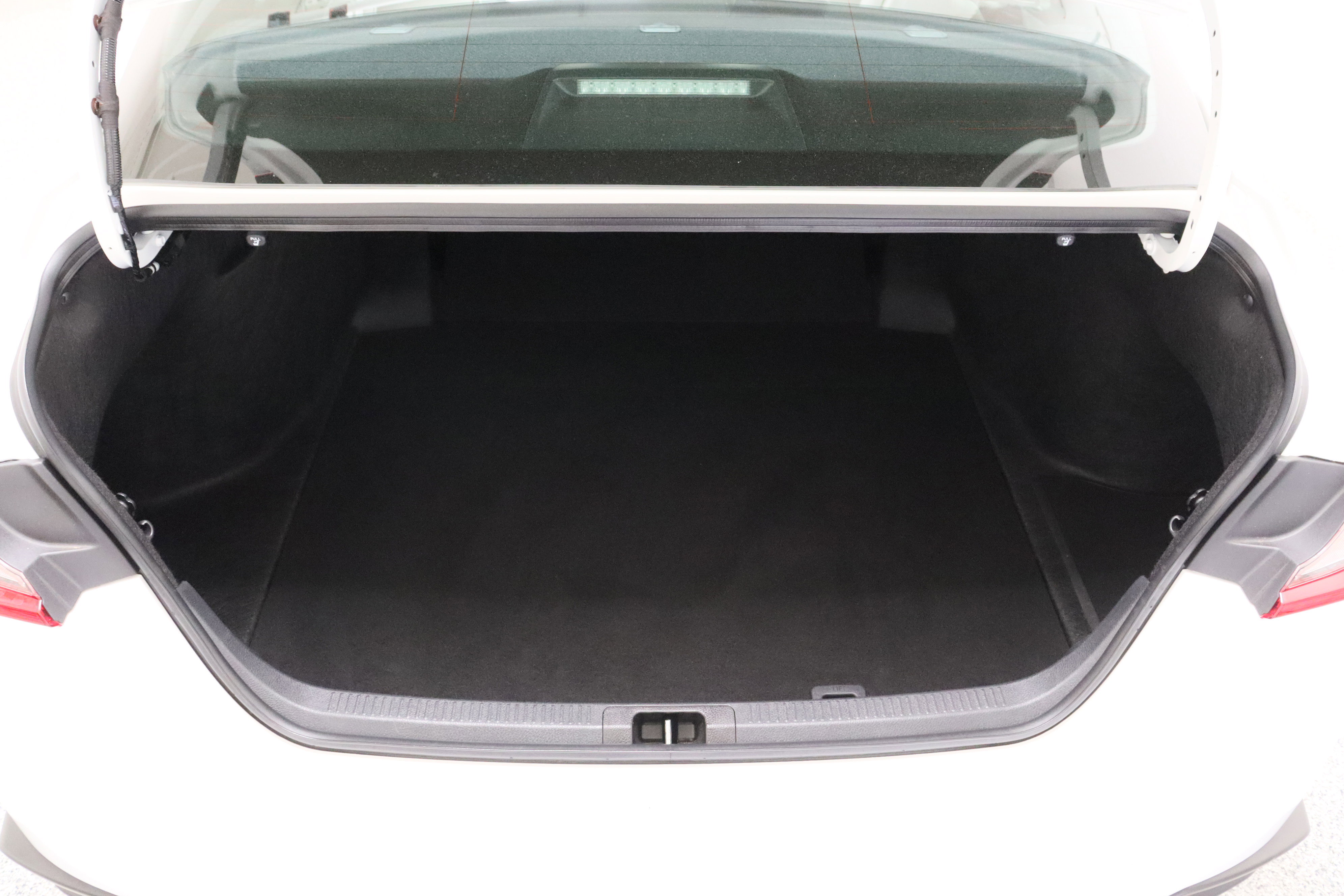 Used 2025 Toyota Camry SE FWD image 31