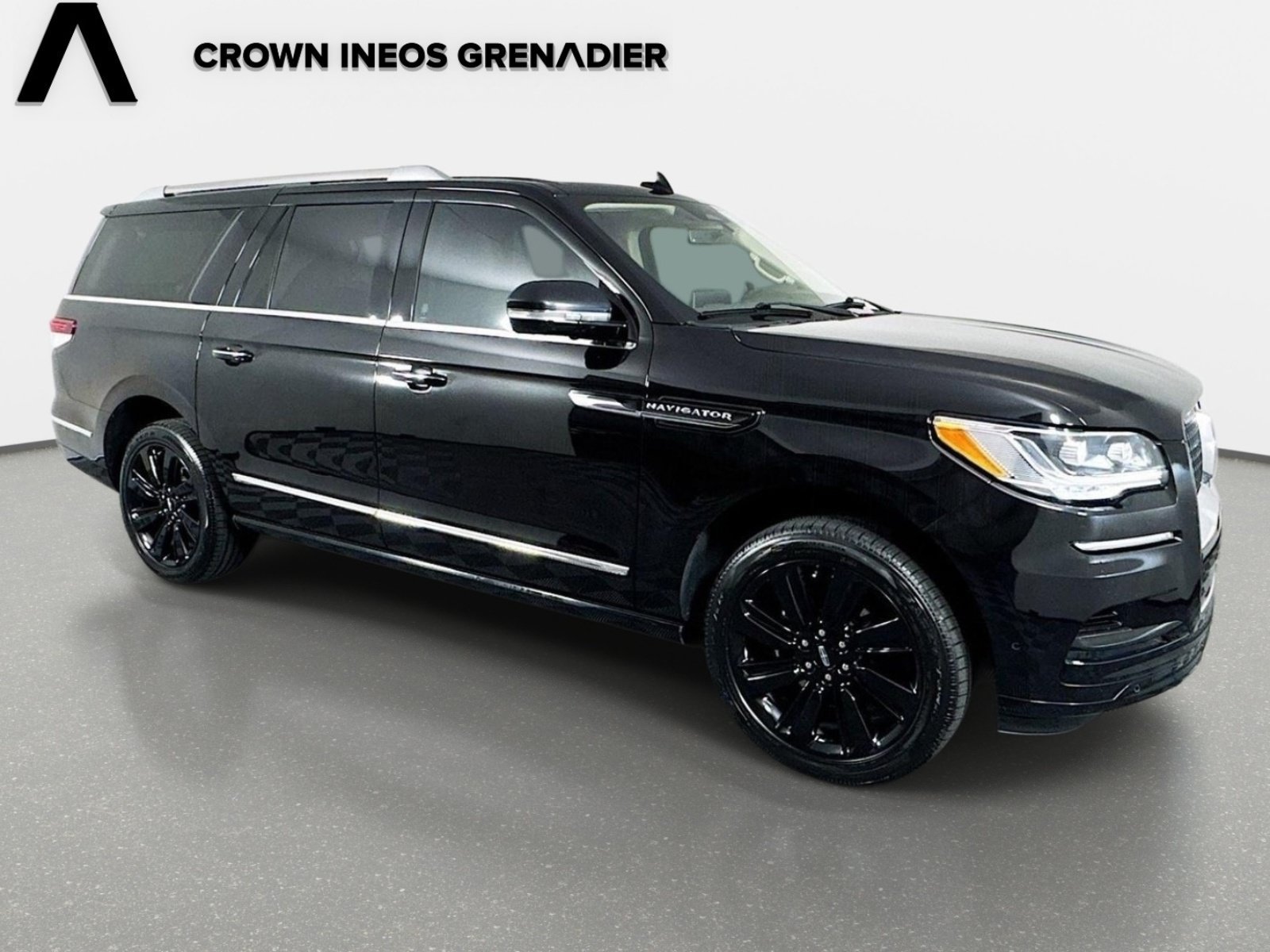 Used 2024 Lincoln Navigator L Reserve AWD/4WD image 3