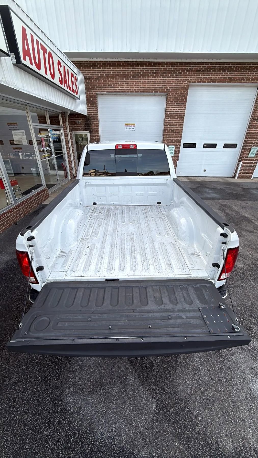 Used 2019 RAM 1500 Classic SLT RWD image 30