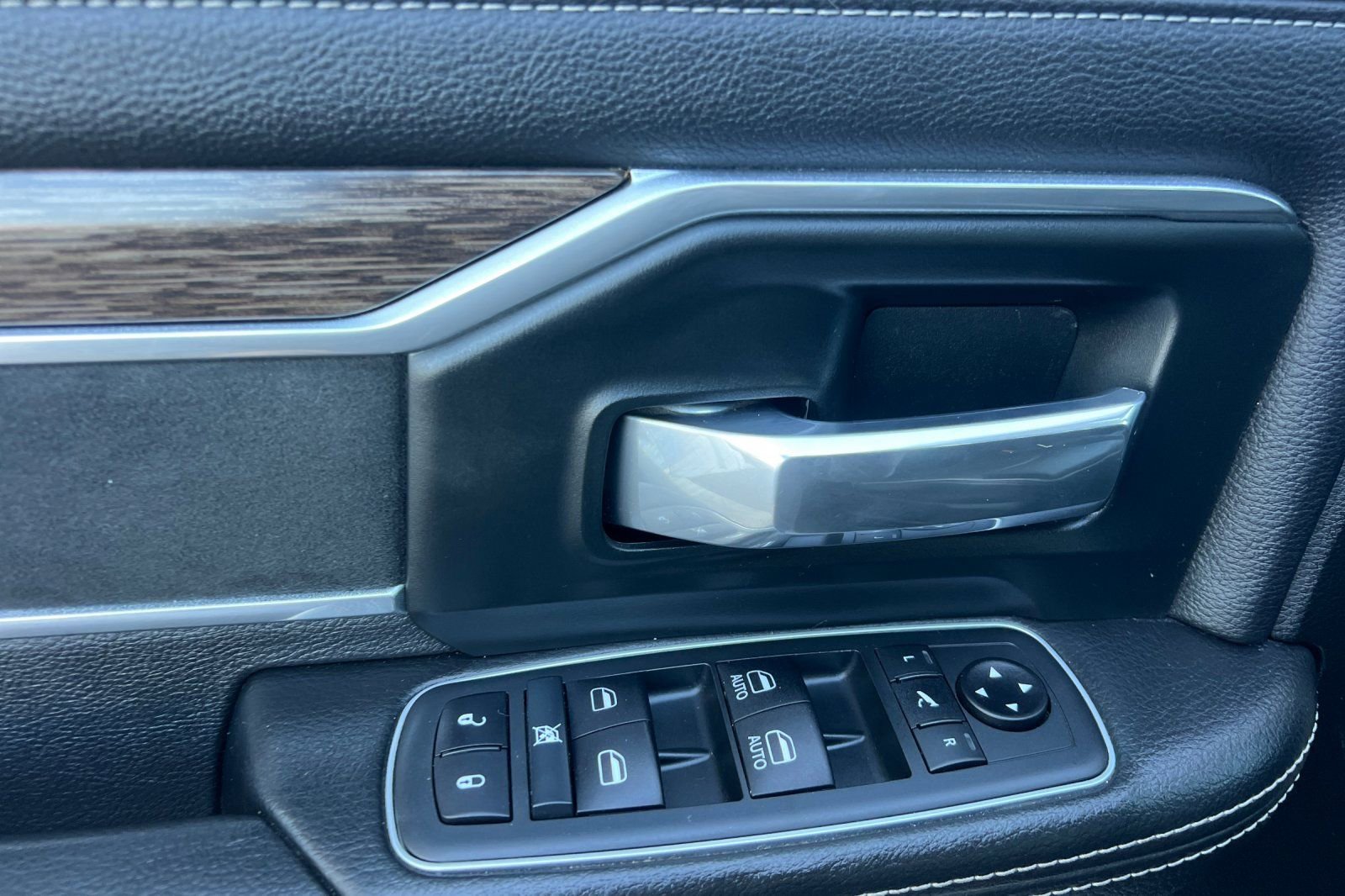 Used 2020 RAM 2500 Laramie AWD/4WD image 12