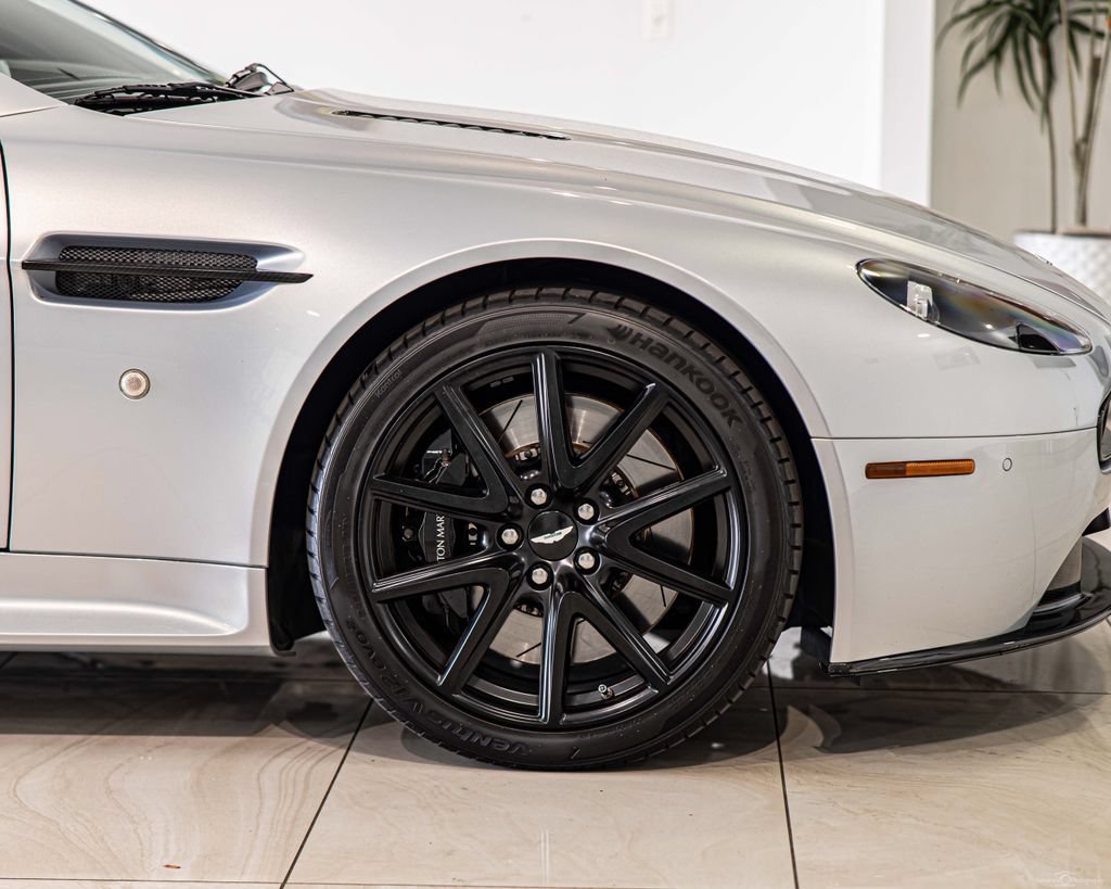Used 2011 Aston Martin V8 Vantage S RWD image 10