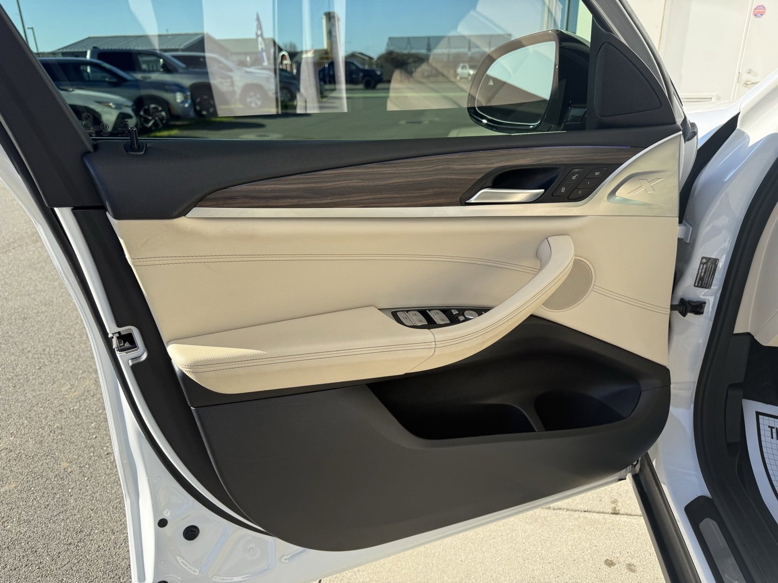 Used 2021 BMW X4 xDrive30i w/ Premium Package image 11