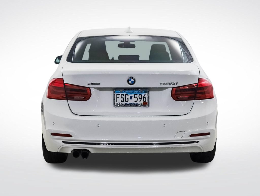 Used 2017 BMW 330i xDrive Sedan AWD/4WD image 4