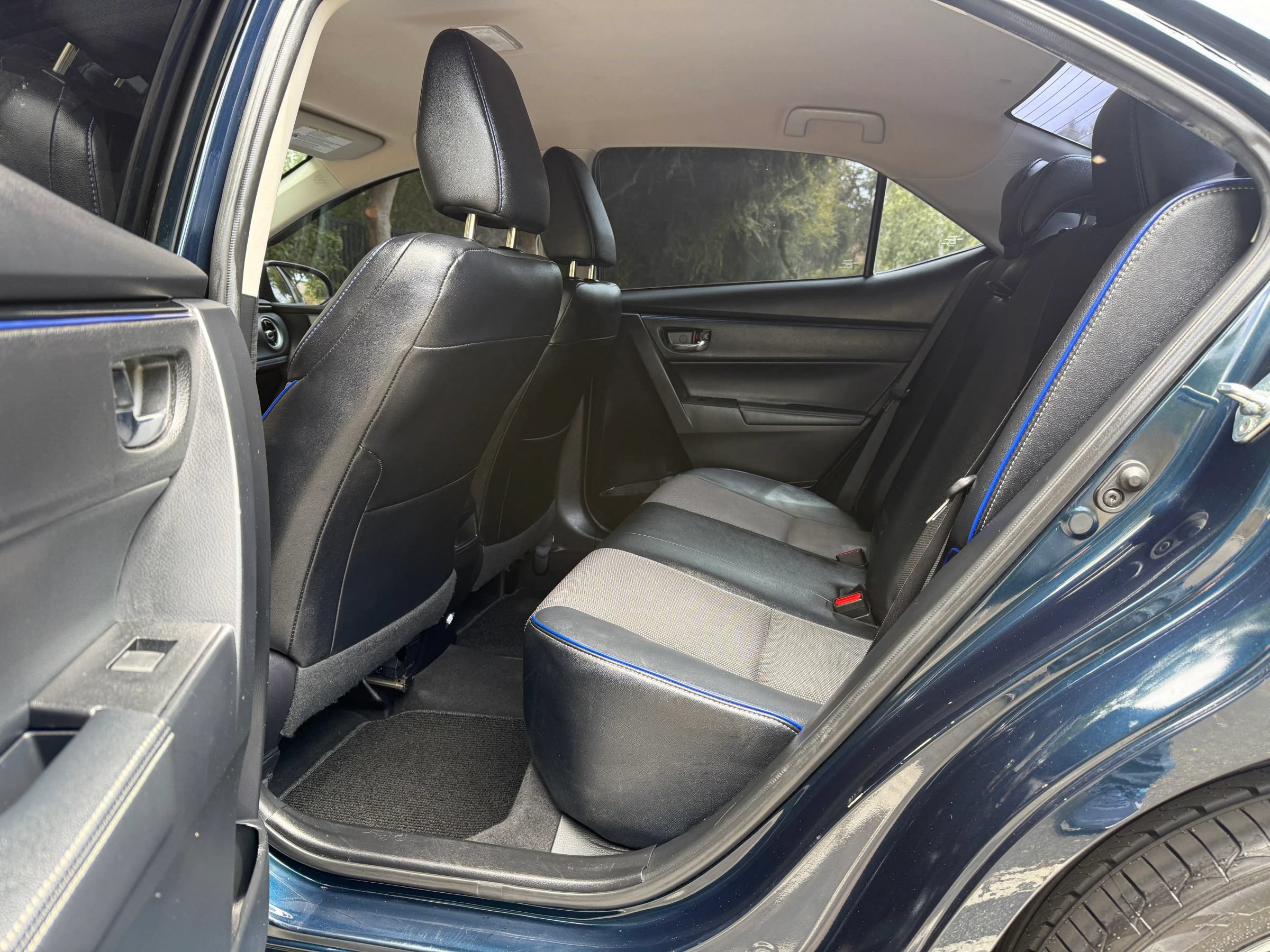 Used 2019 Toyota Corolla SE w/ Carpet Mat Package (TMS) FWD image 15
