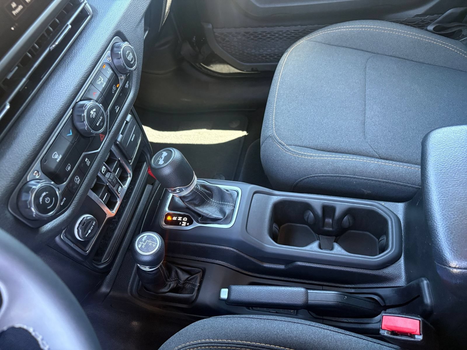 Used 2025 Jeep Wrangler Unlimited Sport AWD/4WD image 40