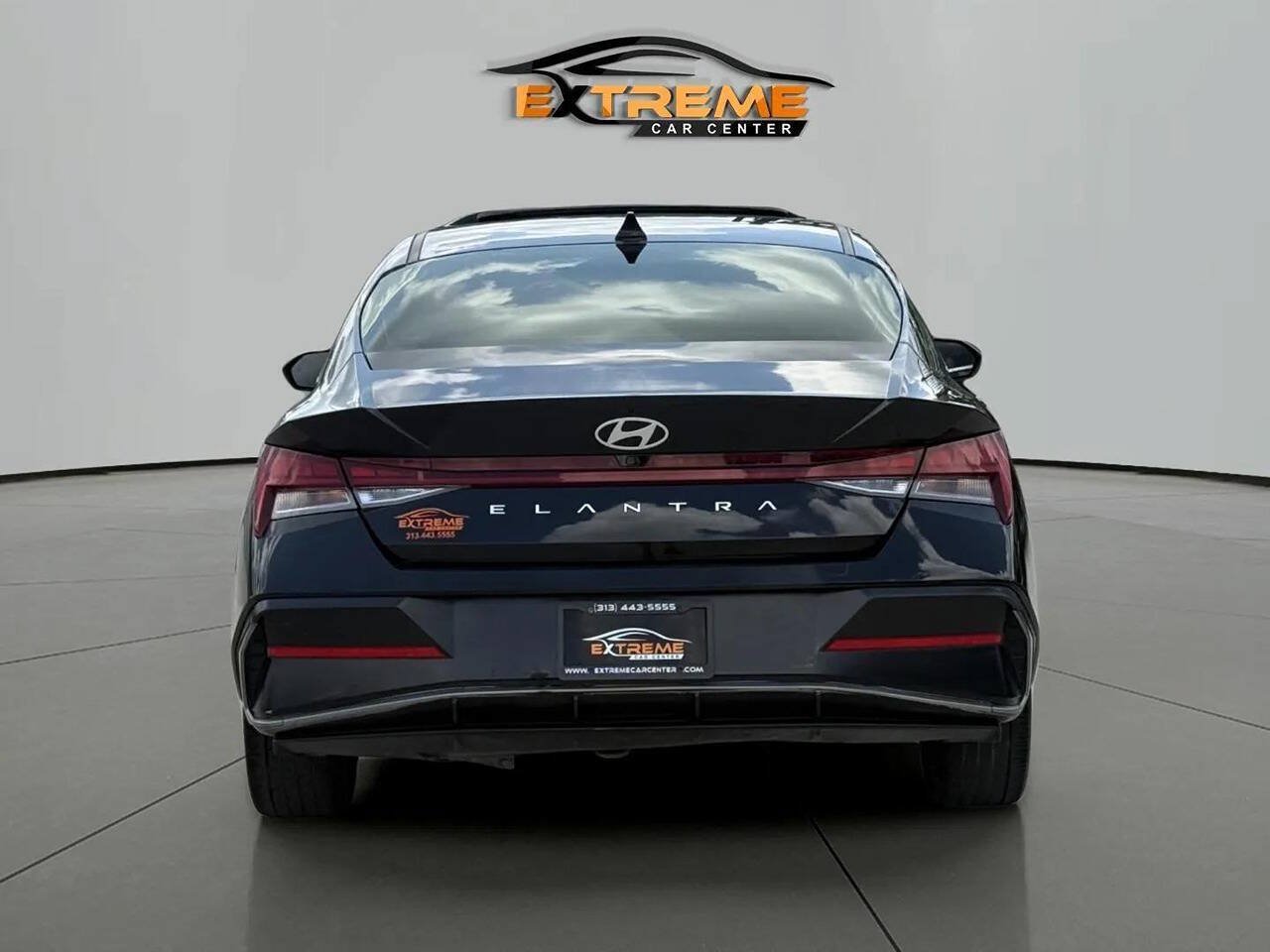 Used 2025 Hyundai Elantra SEL w/ Cargo Package FWD image 5