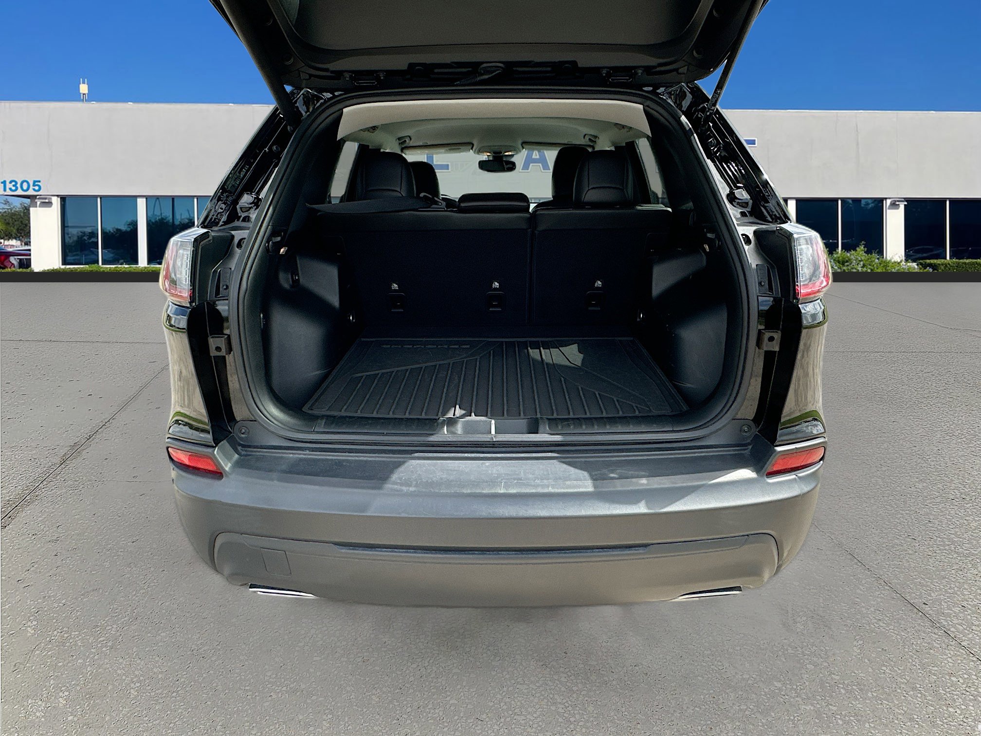 Used 2022 Jeep Cherokee Latitude Lux w/ Mopar Interior Package image 23