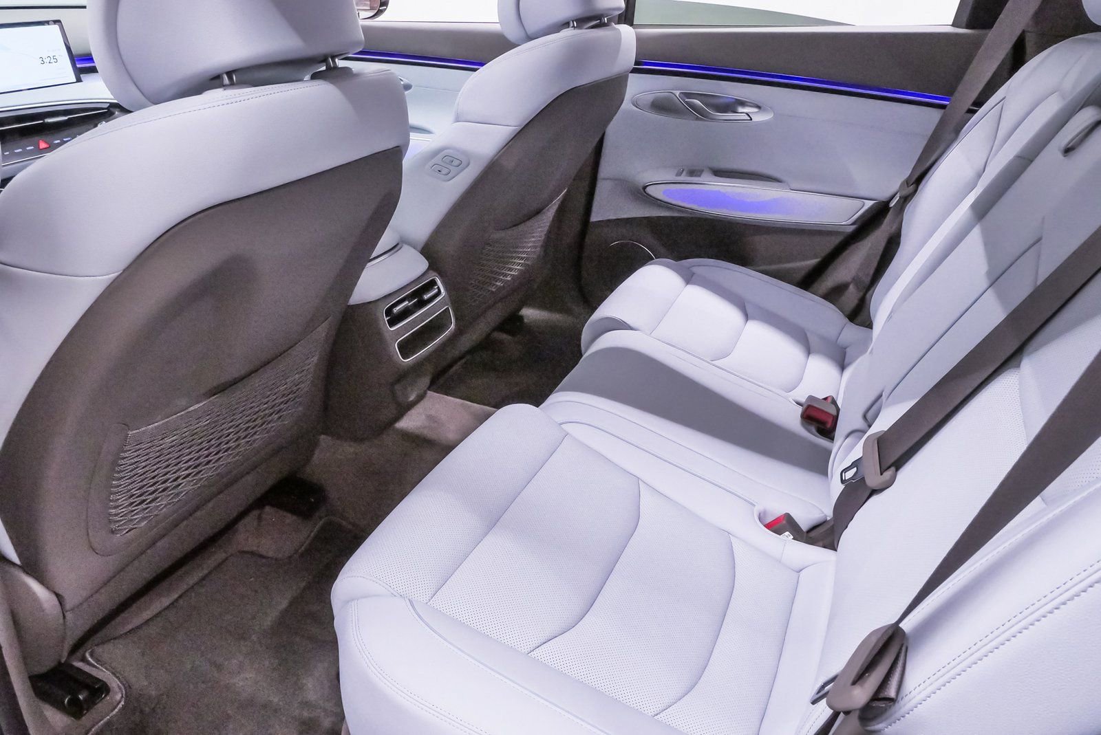 Certified 2026 Genesis GV70 2.5T Advanced image 11