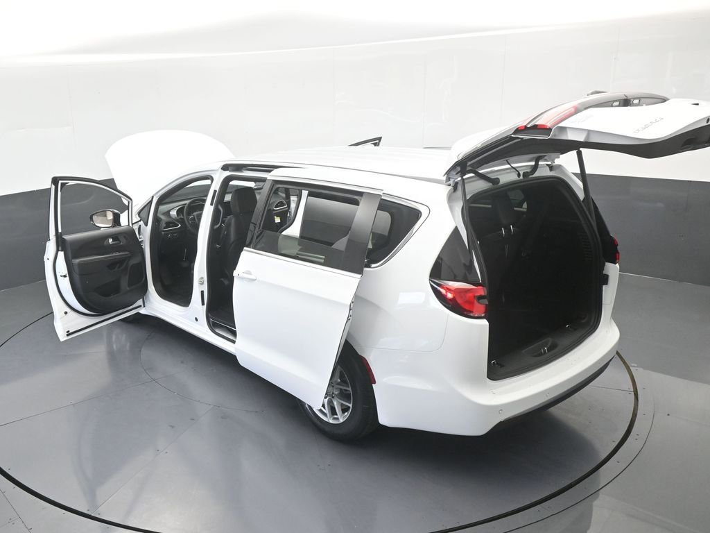 New 2026 Chrysler Pacifica Select image 59